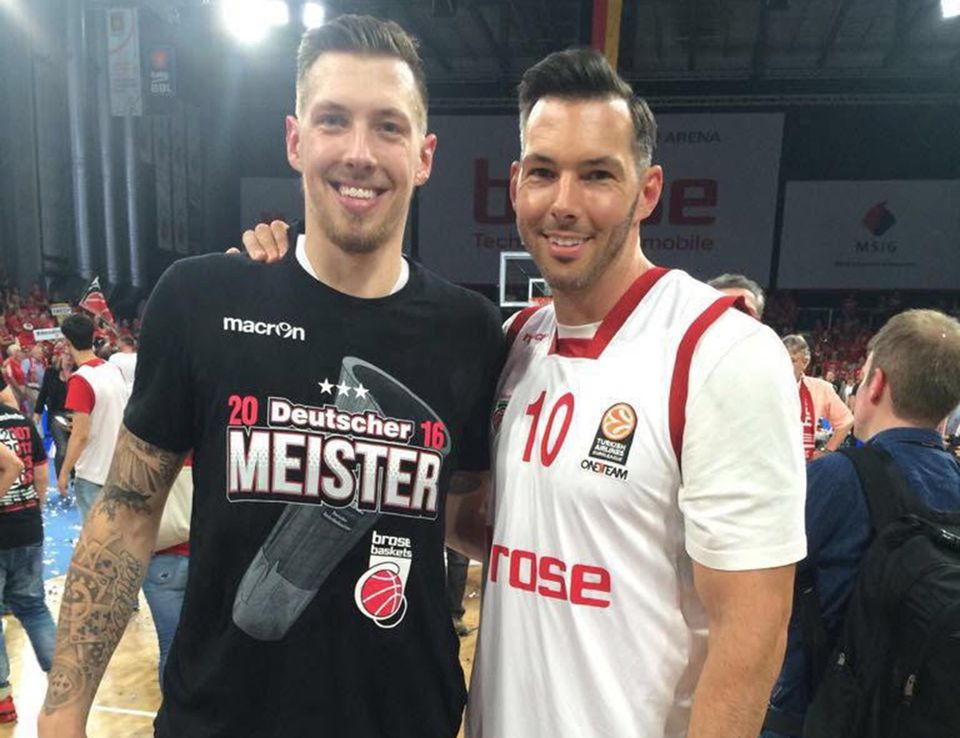 Daniel Theis with his brother, Frank