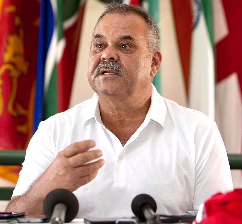 Dav-Whatmore-in-a-press-conference