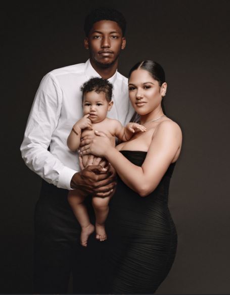 Elfrid Payton with his wife and daughter (Source: celebwikicorner.com) 