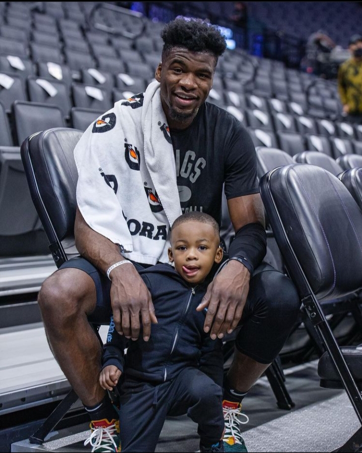 Davis with his son (Source: Instagram)
