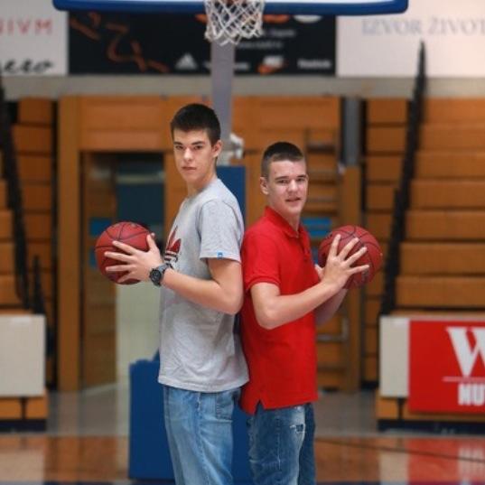 Ivica Zubac with his younger brother Antonio (Source: WTFoot)