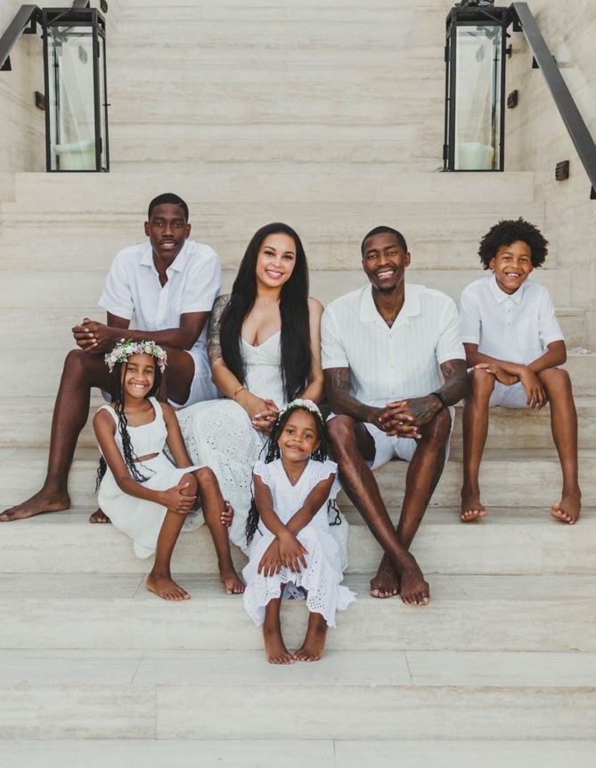 Jamal Crawford with his wife and kids (Source: Twitter)