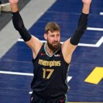 Jonas-in-the-Memphis-Grizzlies-jersey(Source: The Commercial Appeal)