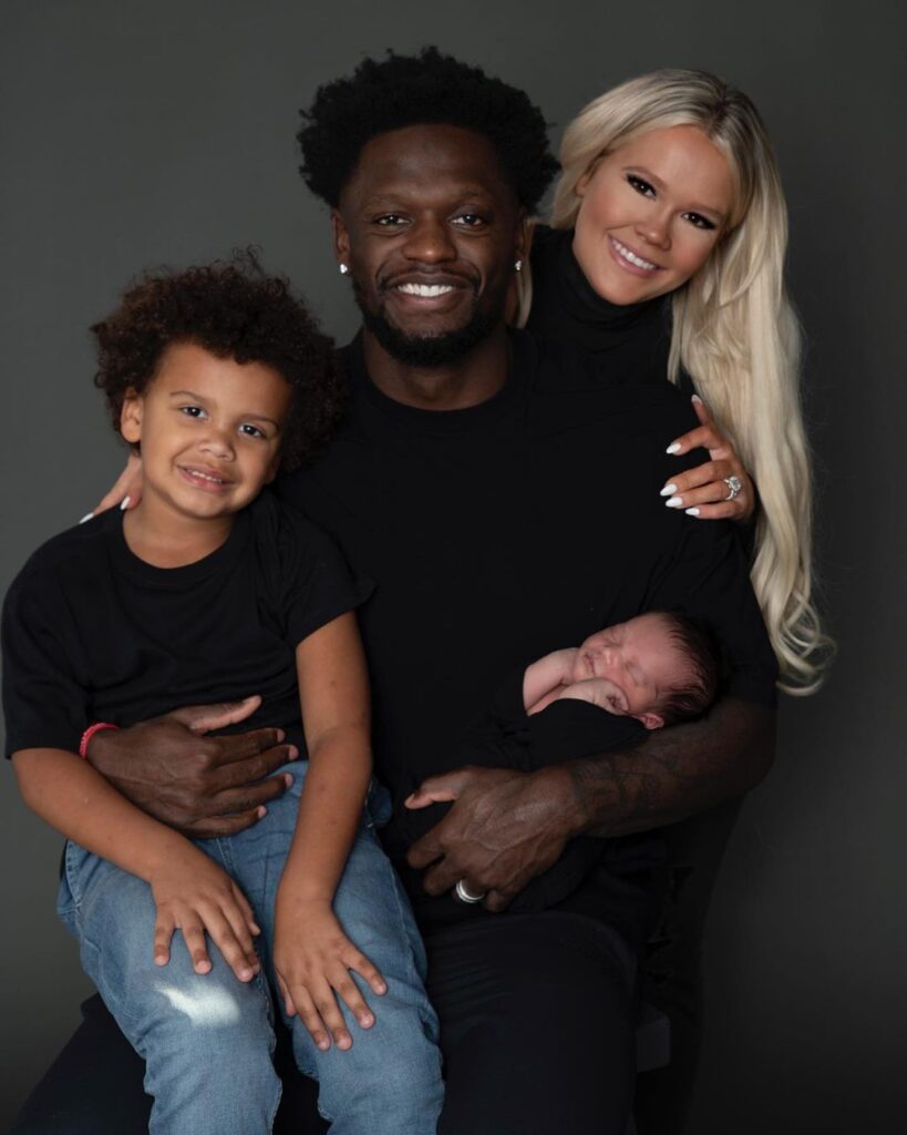 Julius Randle with his elder son Kayden and wife Kendra (Source: Instagram)