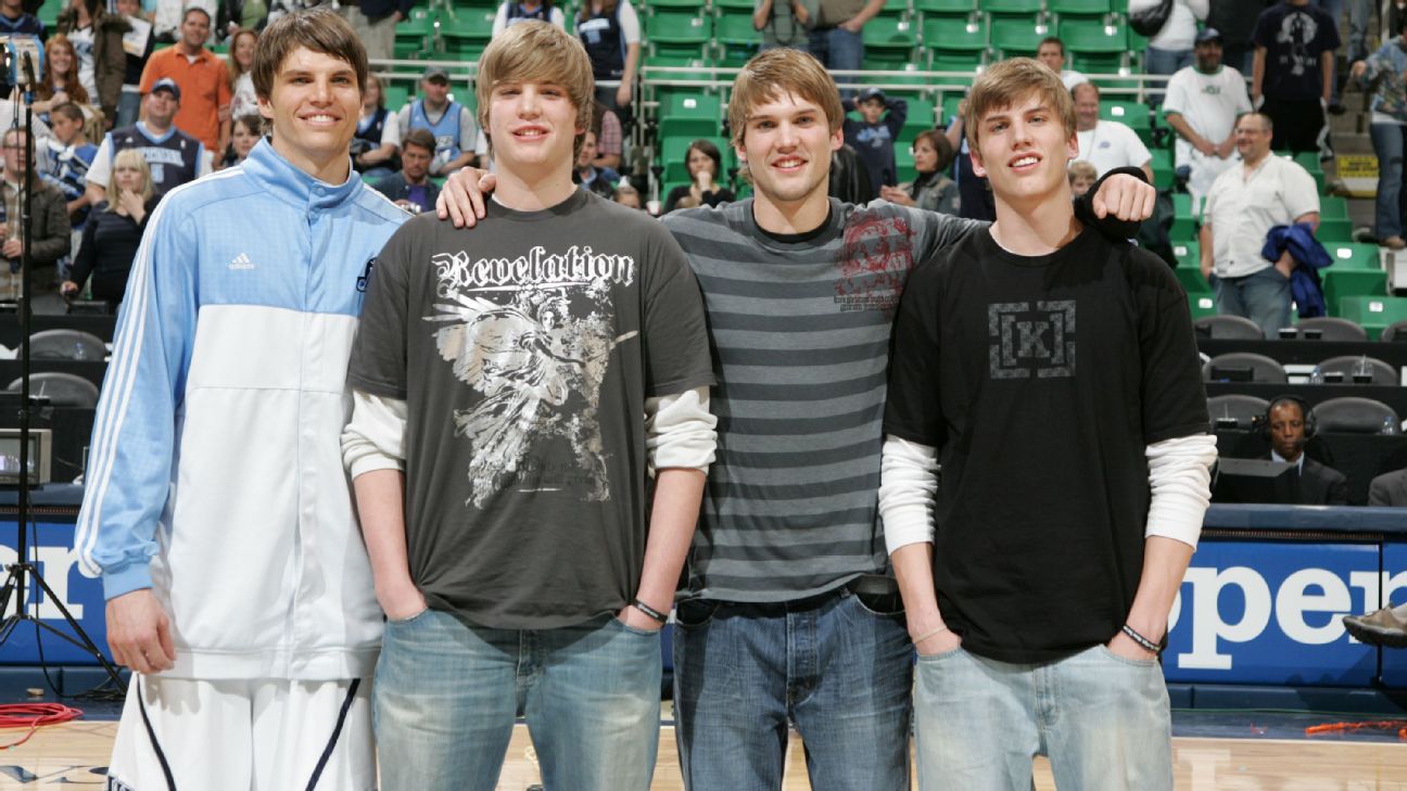 Korver with his three younger brothers (Source: espn.com)