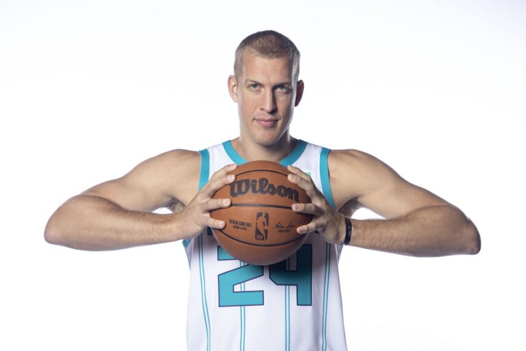 Mason Plumlee with Portland Trail Blazers (Source: sportskeeda.com)
