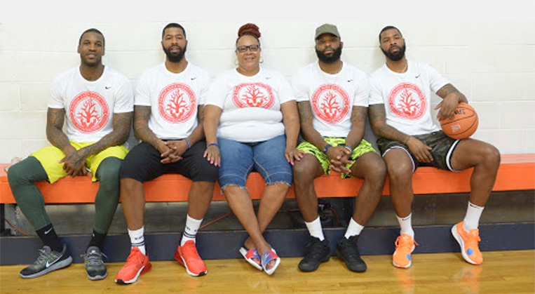 Marcus Morris With His Mother And Brothers 