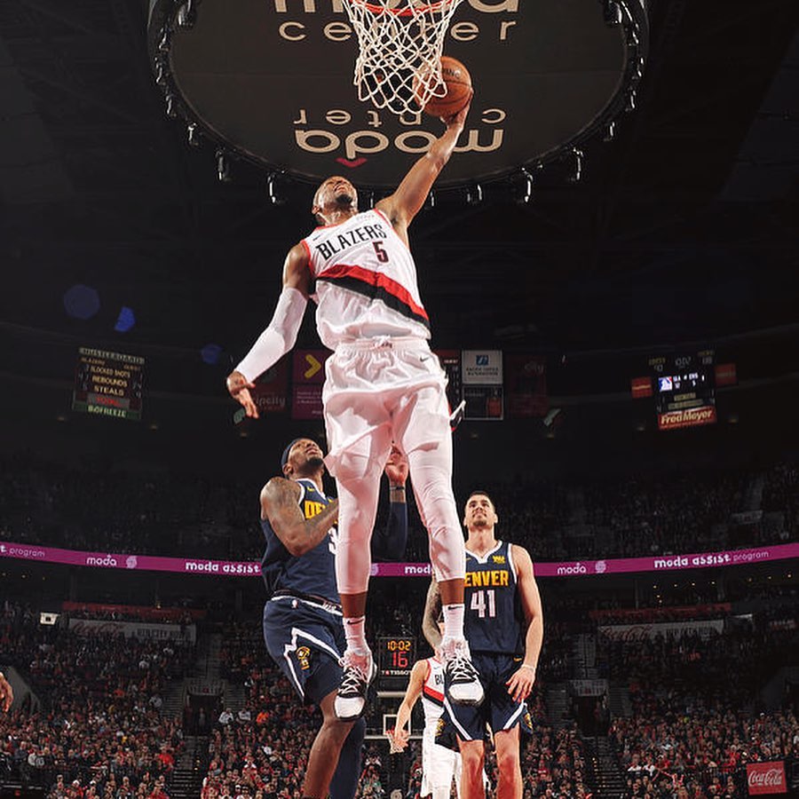 Hood Making The Dunk Playing For The Blazers