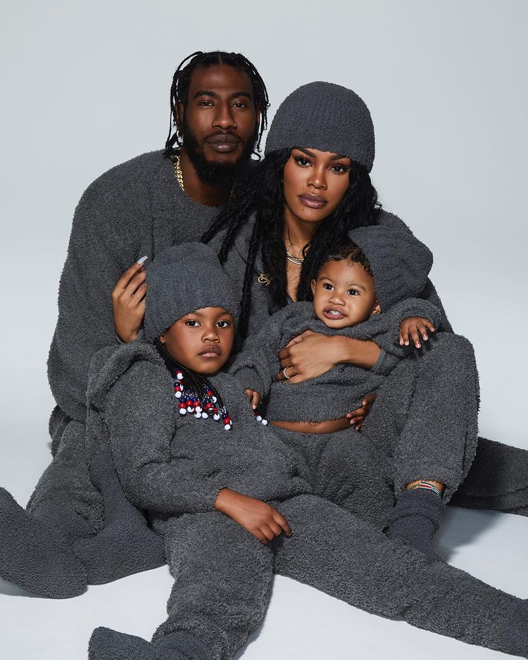 Iman with his wife and children photoshoot