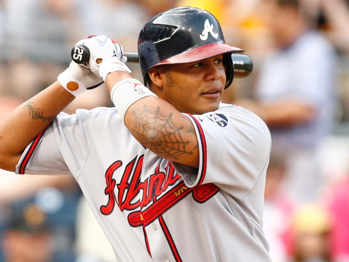 Andruw Jones playing baseball for Atlanta Braves. 