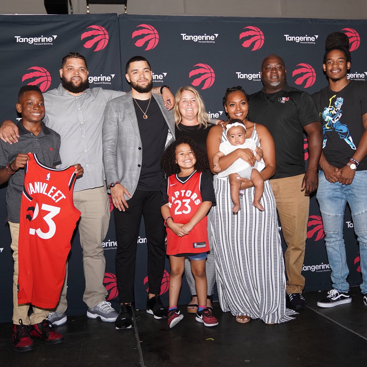 fred-vanvleet-with-his-family