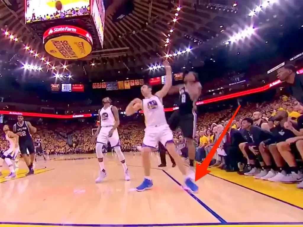 Zaza's feet coming under Kawhi's feet