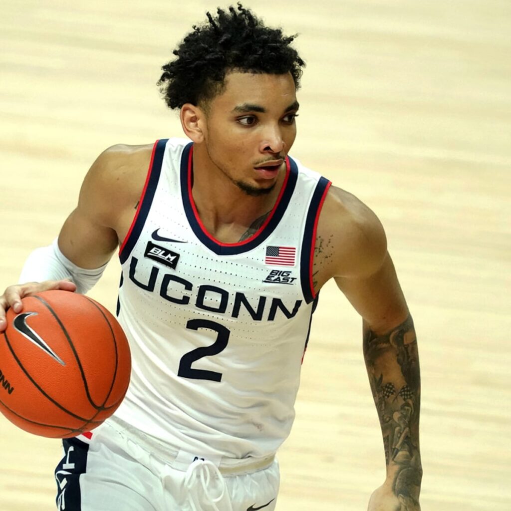 Bouknight playing for Uconn