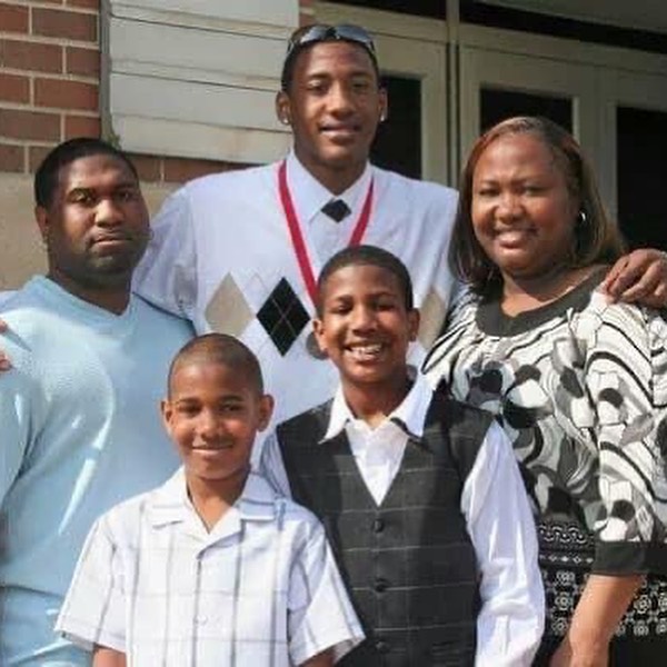 Covington (tallest) with his family members (Source: Instagram)