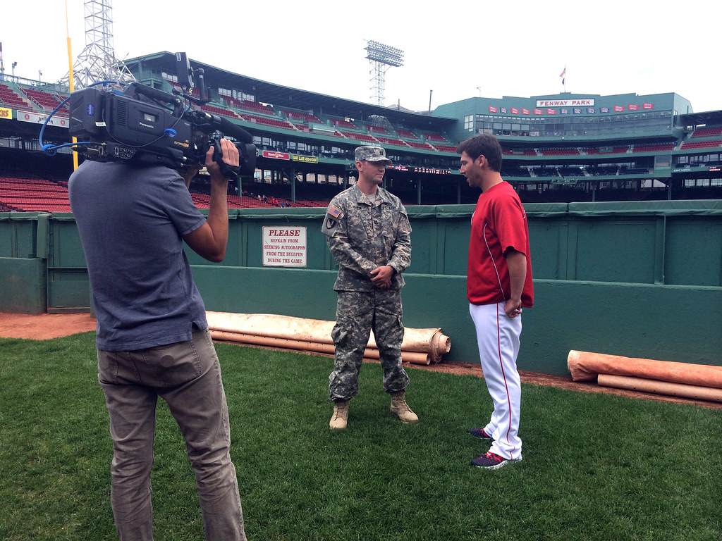 Army Engineer talks with 'smartest man in professional sports.