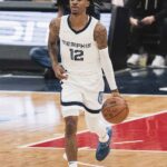 Ja_Morant_dribbling