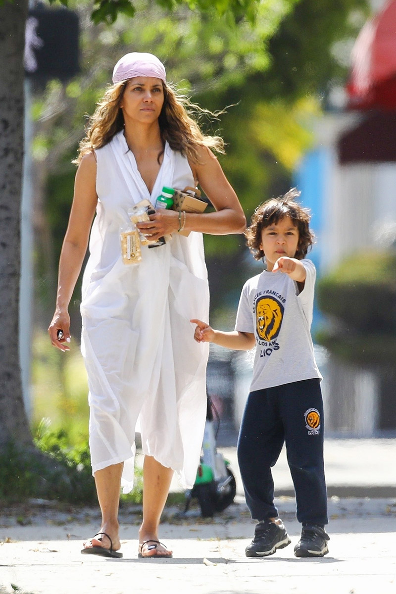 Maceo Rober Martinez With Her Mother (Source: Sandra Rose)