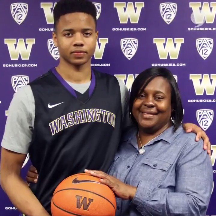 Markelle Fultz along with his mother (Source: Awful Announcing)