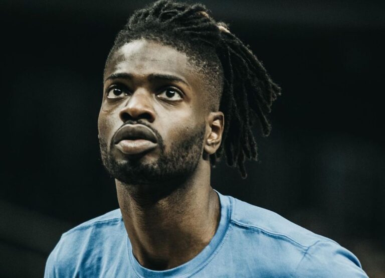 Nerlens Noel Looking Up