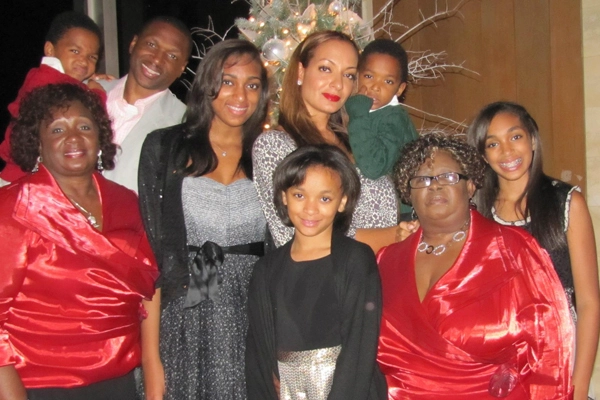 heo Ratliff with his family (Source-demopolisteam.com)