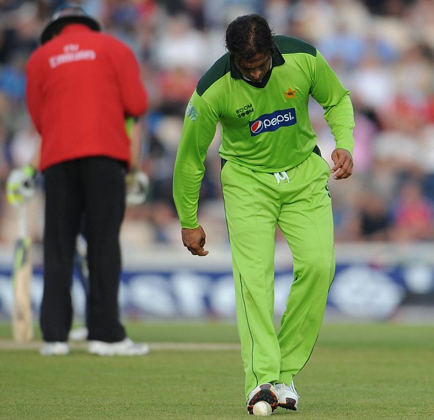 Shoaib Tempering The Ball