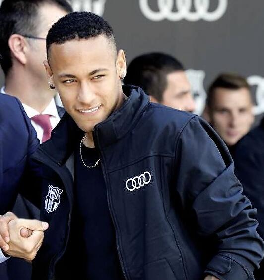 Neymar in short and curly hairstyle