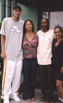 Tayshaun Prince With His Mother And Sister