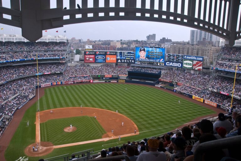 Top 12 Best Attendance in MLB Games