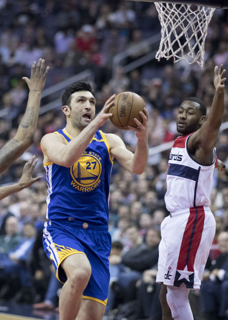 Zaza_Pachulia_driving_to_basket