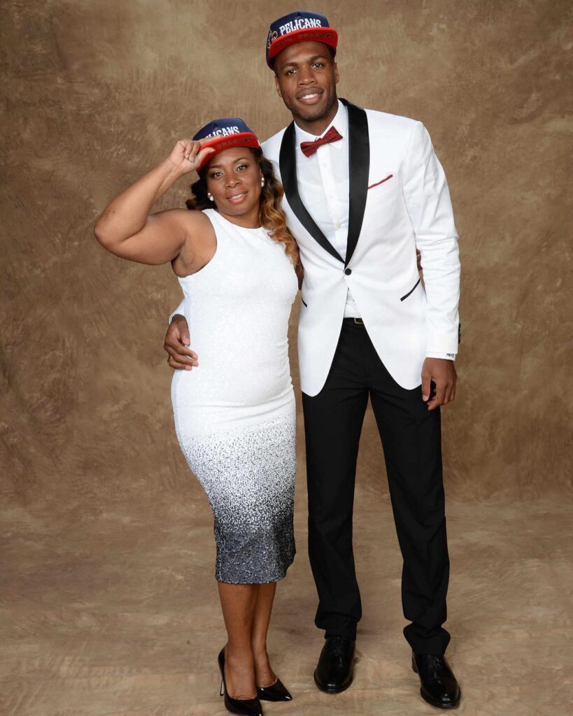 Buddy Hield along with his mother (Source: Instagram)