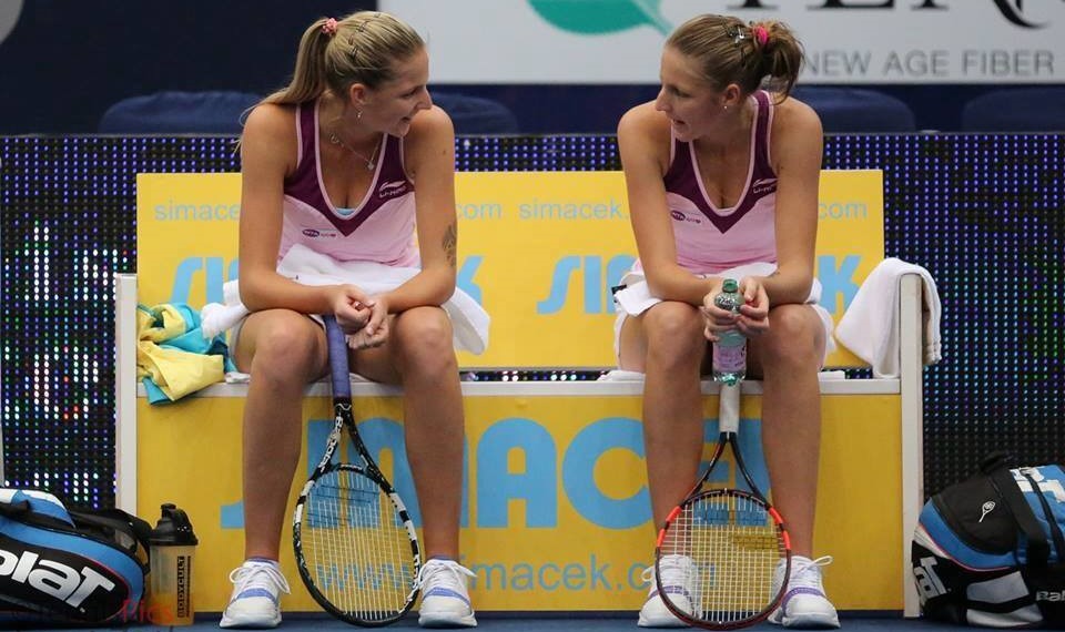 karolina And Kristyna Chatting During The Game Break