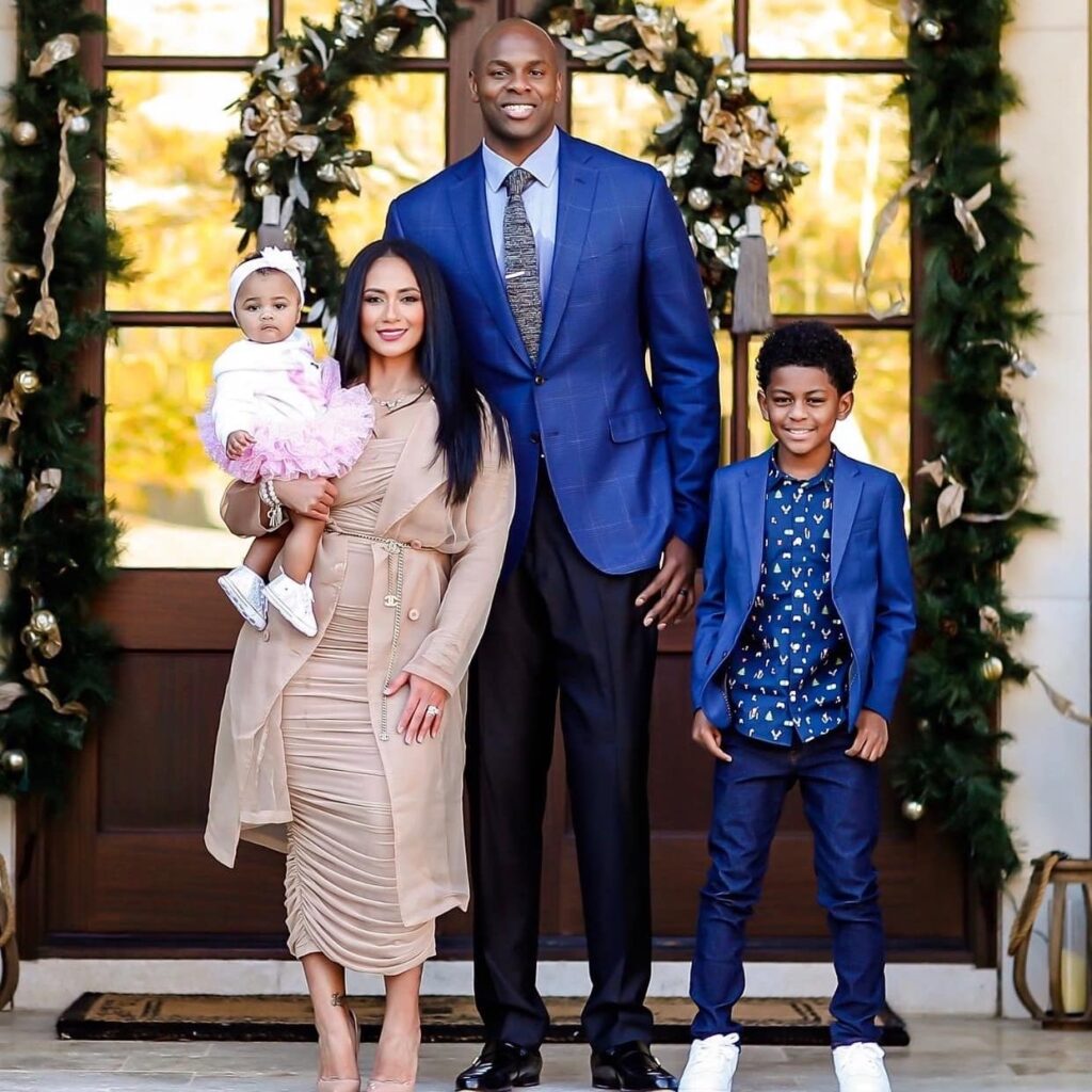 Brendan Haywood with his wife and kids (Source: Facebook)