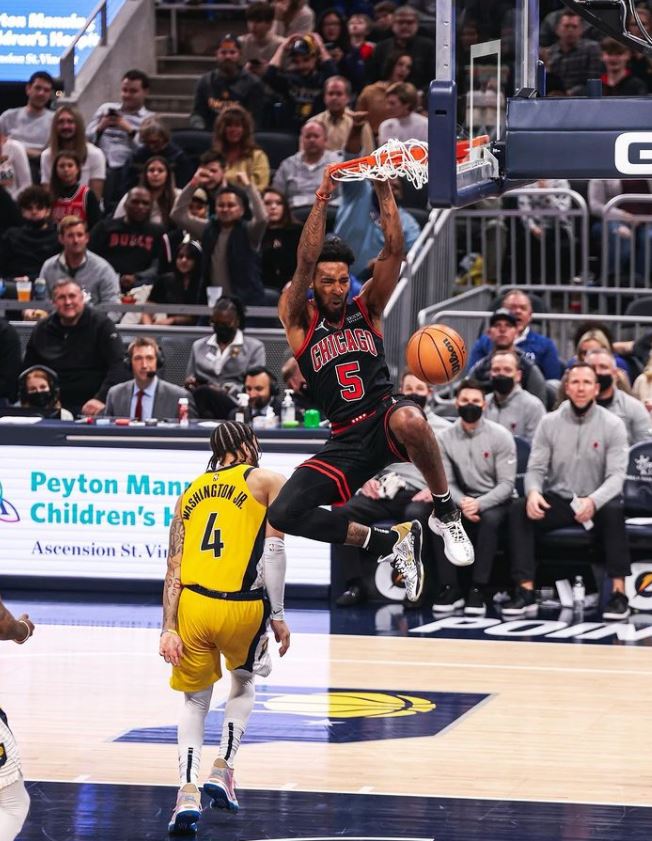 Derrick Jones playing basketball