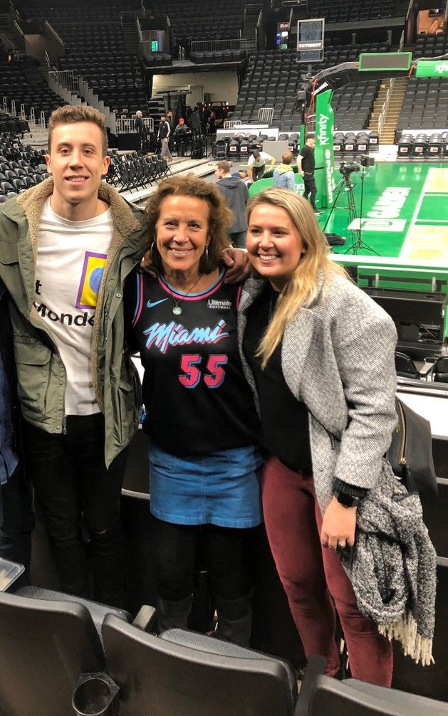 Duncan with his mom and sister (Source: Twitter)