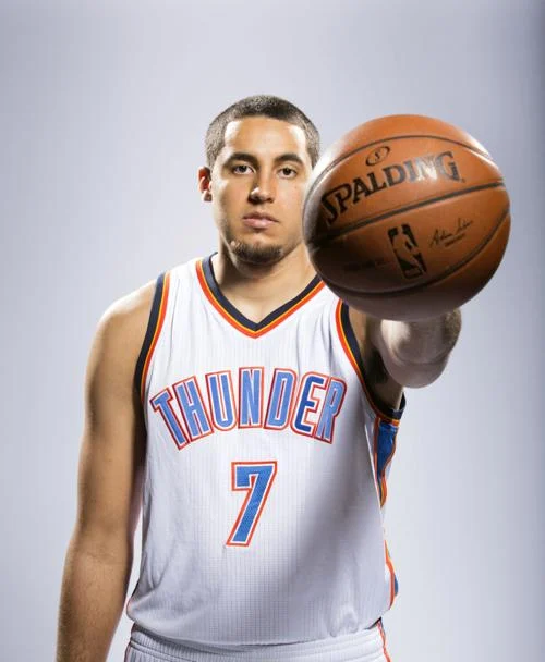 Grant with one of the NBA team, Oklahoma City Thunder (Source: arizonadailystar.com)