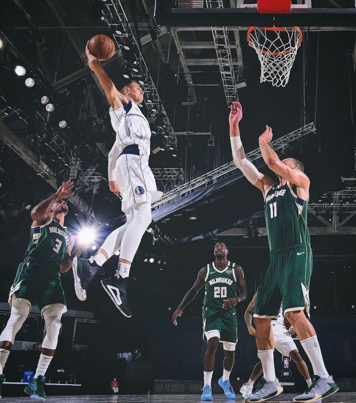 Kristaps Porzingis shooting basketball