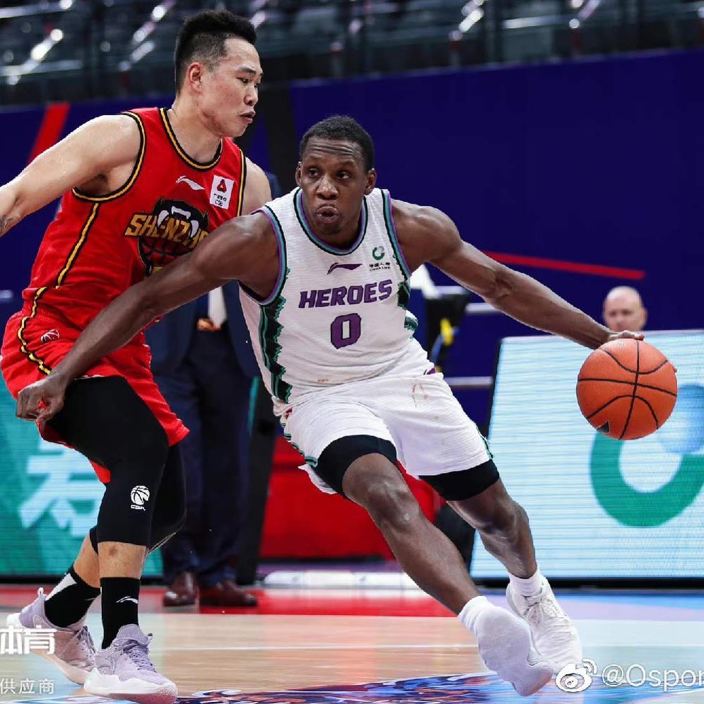 Lester Hudson on a basketball court 