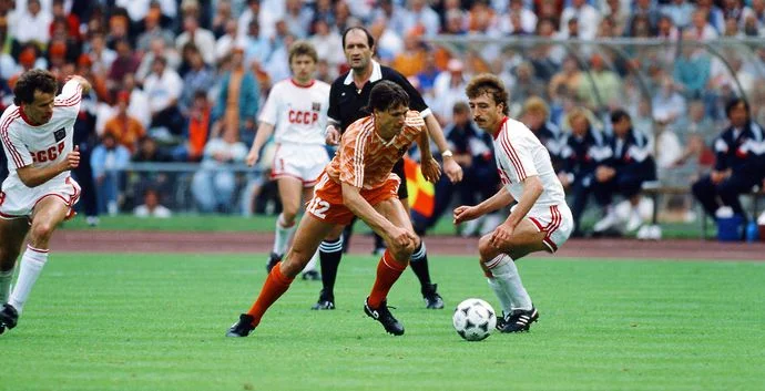 Marco Van Basten with the ball in 1988 UEFA European Championship
