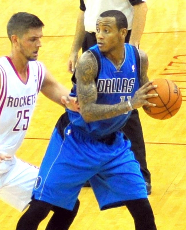 Monta Ellis playing basketball