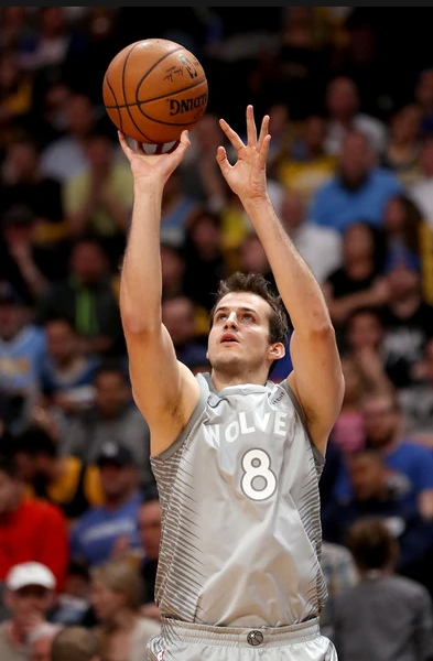 Nemanja Bjelica playing basketball
