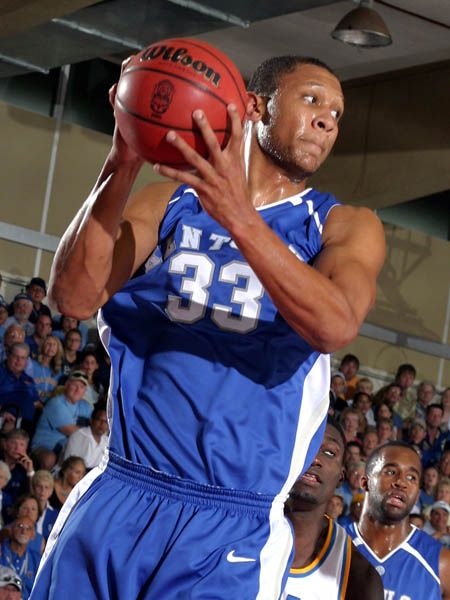 Randolph Morris in the Wildcats jersey (Source: Pinterest)