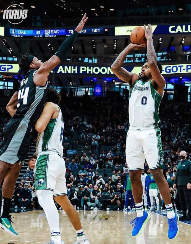 Sterling Brown playing basektball