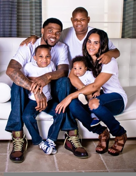 Udonis haslem with his children and wife