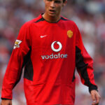 cr7-with-player-of-the-month-award