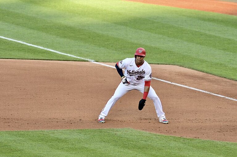 mlb outfielders