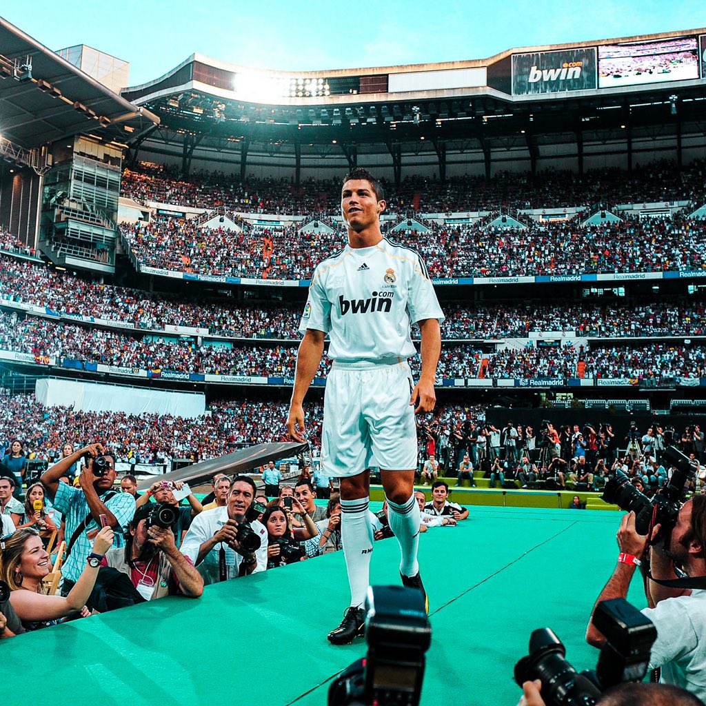 ronaldos-presentation-among-80k-fans-at-bernabeu