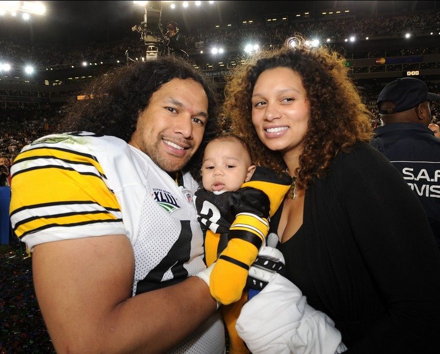 Troy Aumua Polamalu With His Wife and Child