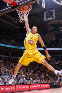 Anthony parker playing basketball 