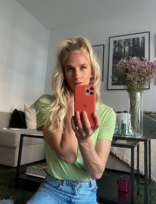 Jakobsson Taking Mirror Selfie 