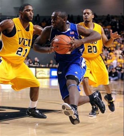 Charles Jenkins playing basketball for the Hofstra